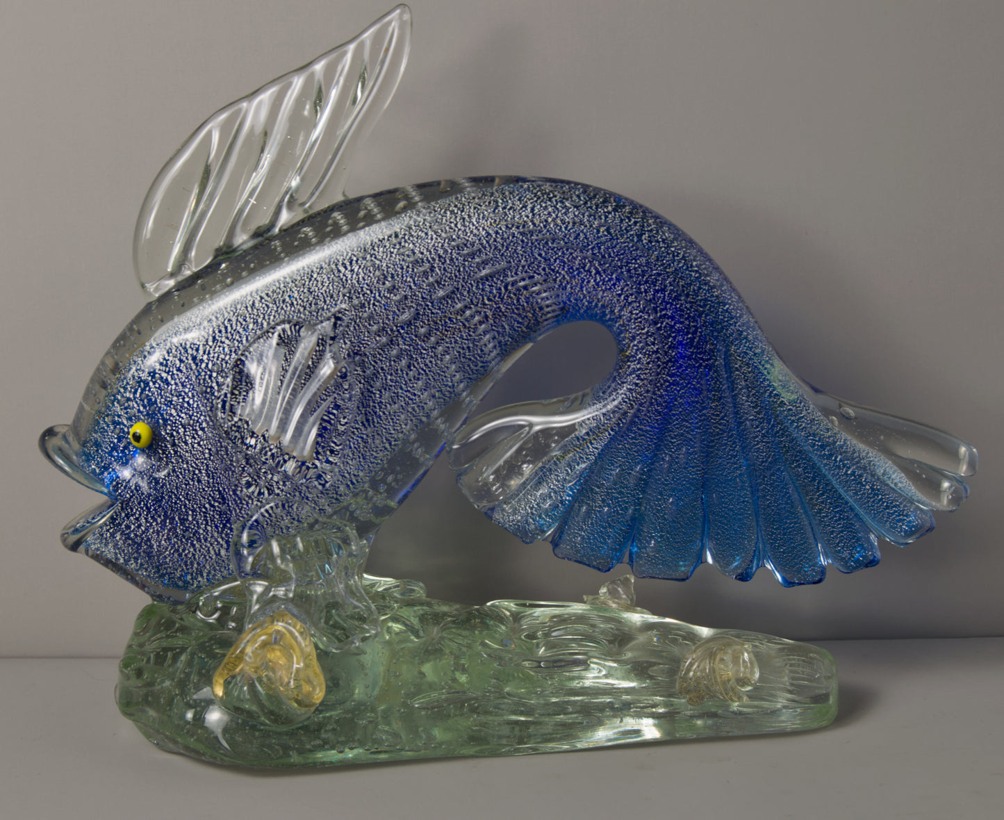 ESCUELA DE MURANO | ESCULTURA DE PEZ "BULLICANTE" CON POLVO DE ORO | MID-CENTURY ITALIANO | CRISTAL MACIZO