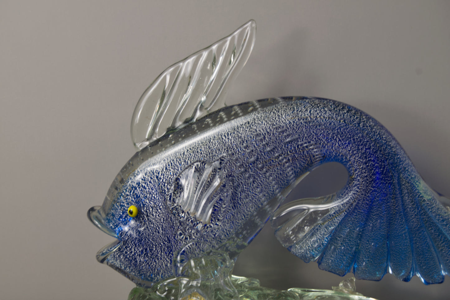 ESCUELA DE MURANO | ESCULTURA DE PEZ "BULLICANTE" CON POLVO DE ORO | MID-CENTURY ITALIANO | CRISTAL MACIZO