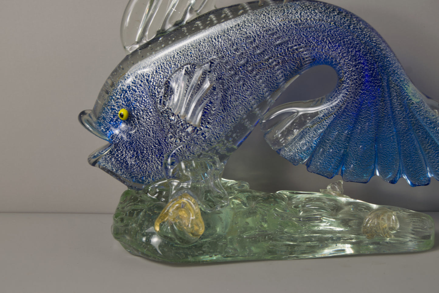 ESCUELA DE MURANO | ESCULTURA DE PEZ "BULLICANTE" CON POLVO DE ORO | MID-CENTURY ITALIANO | CRISTAL MACIZO