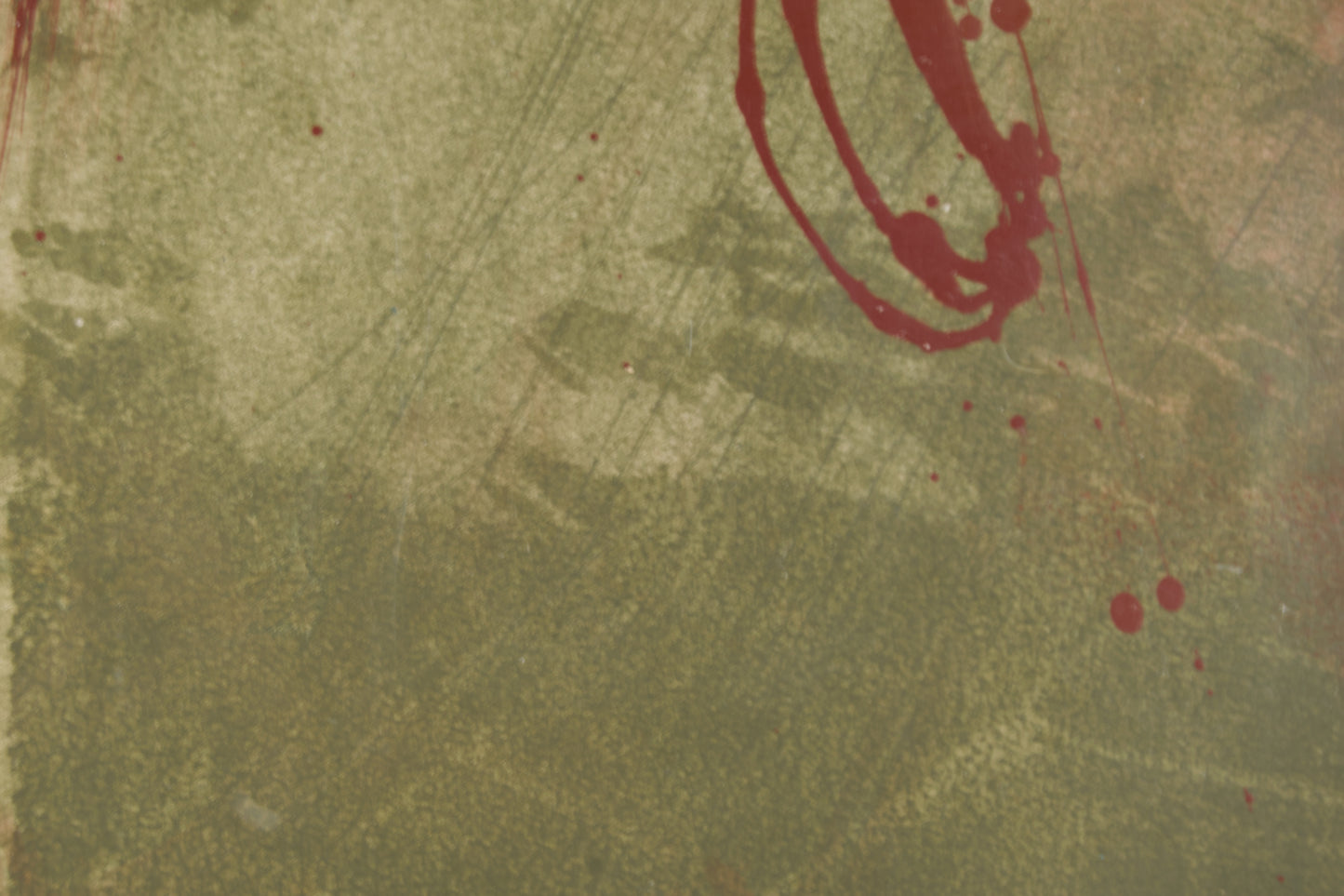 ISABEL DARTIGUELONGUE | CHROMATISCHE SPANNUNG IN ROT UND OLIV | GESTISCHE ABSTRAKTION | ACRYL AUF KARTON